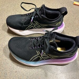 Women’s ASICS Gel Nimbus 25 size 8